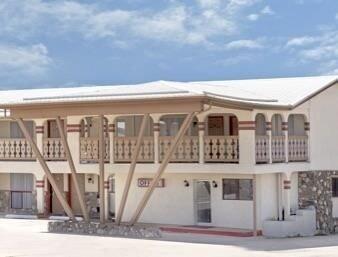 Travelodge By Wyndham Las Vegas Nm Exterior foto